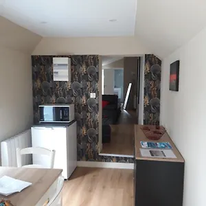T1 Indépendant Cosy 150m , Saint-Malo France