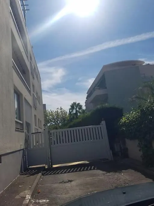 Appartement Charmant Studio Lumineux Avec Parking Prive Saint-Raphaël