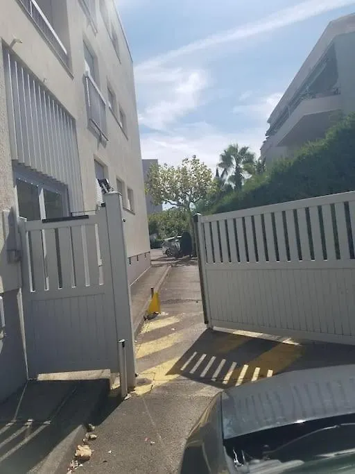 Charmant Studio Lumineux Avec Parking Prive Saint-Raphaël 0*,
